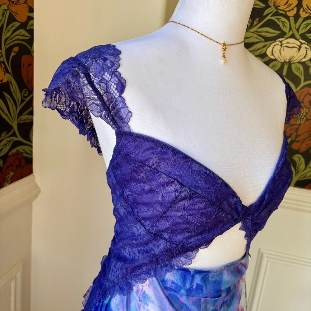 Sheer Floral Lace Night Gown 🪻 - Picture 5 of 9